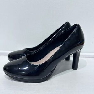 Clarks Ultimate Collection Women’s Black Patent‎ Synthetic Ambyr Joy Pump Size 6
